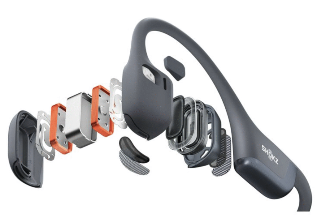 골전도와 일반 스피커의 장점을 반반 섞어 음질 극대화